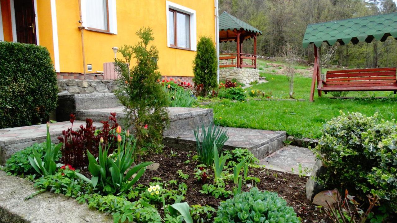 Guest House Karpaty Yaremche Eksteriør billede